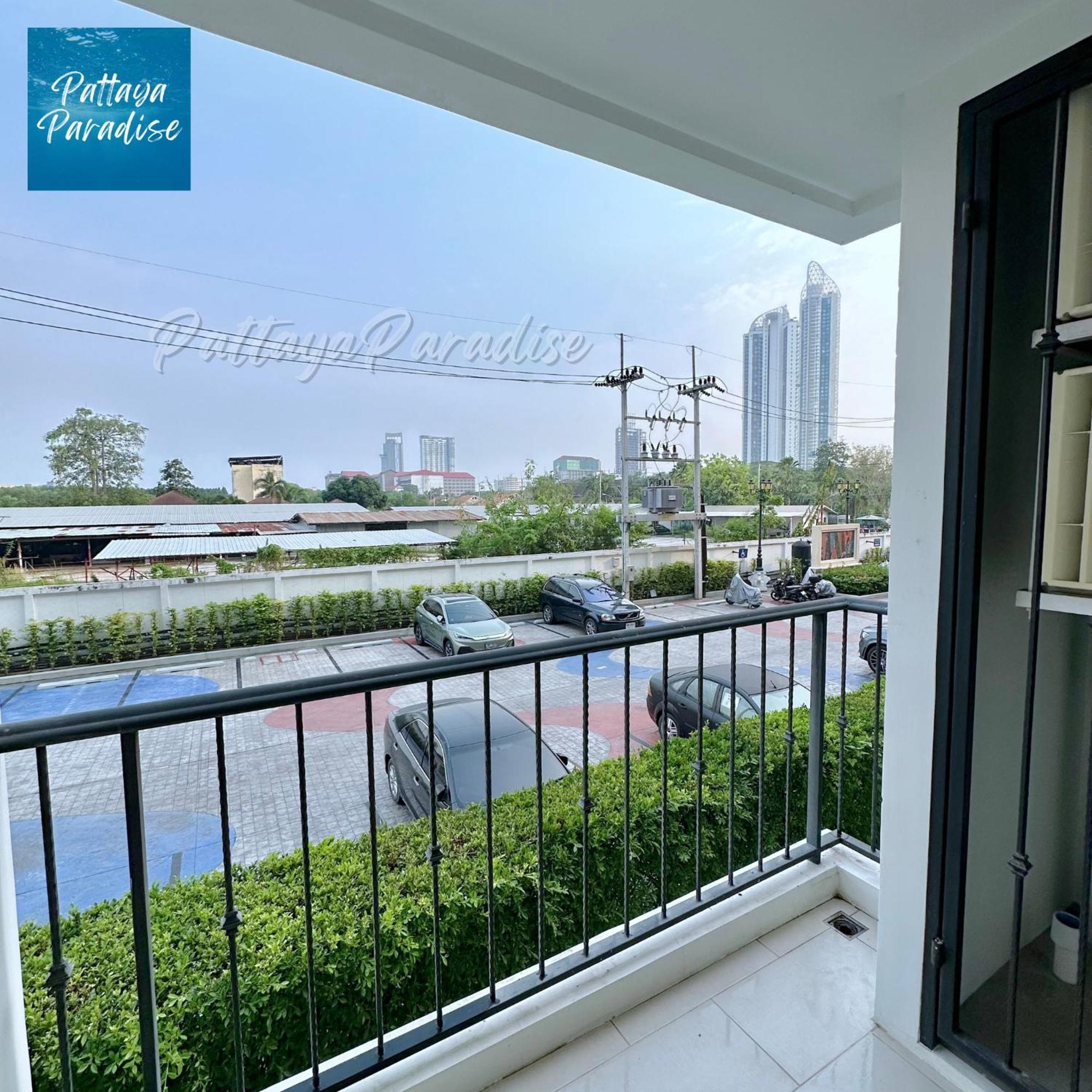 Espana Resort Jomtien Beach Pattaya Exterior photo