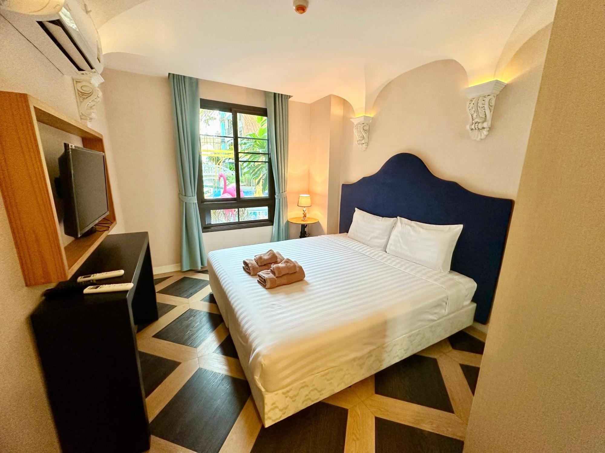 Espana Resort Jomtien Beach Pattaya Exterior photo
